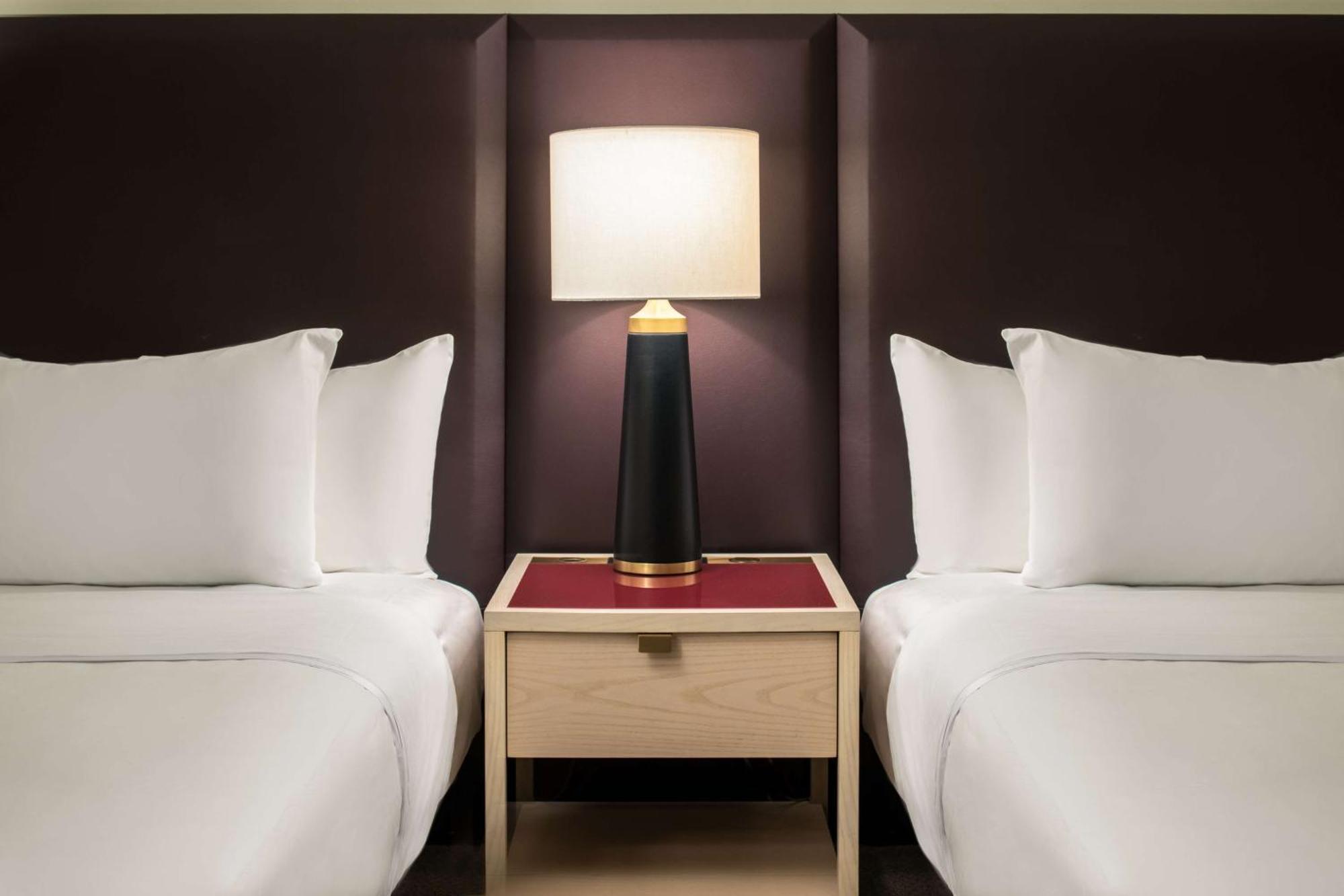 堪萨斯城萨沃伊酒店（Hotel Savoy Kansas City），堪萨斯市希尔顿挂毯收藏
