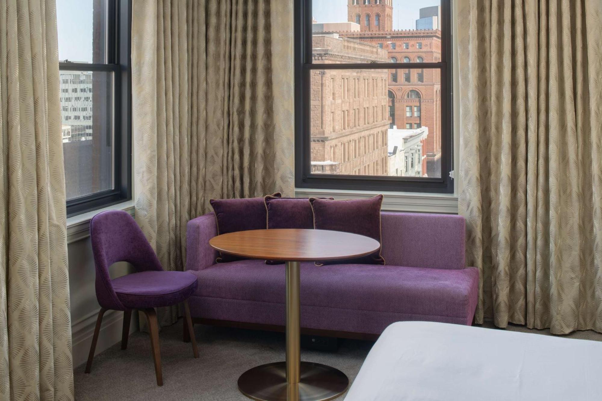 堪萨斯城萨沃伊酒店（Hotel Savoy Kansas City），堪萨斯市希尔顿挂毯收藏